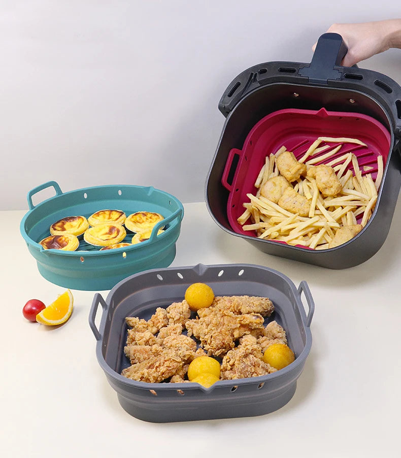 trois paniers en silicone pour airfryer avec nourriture