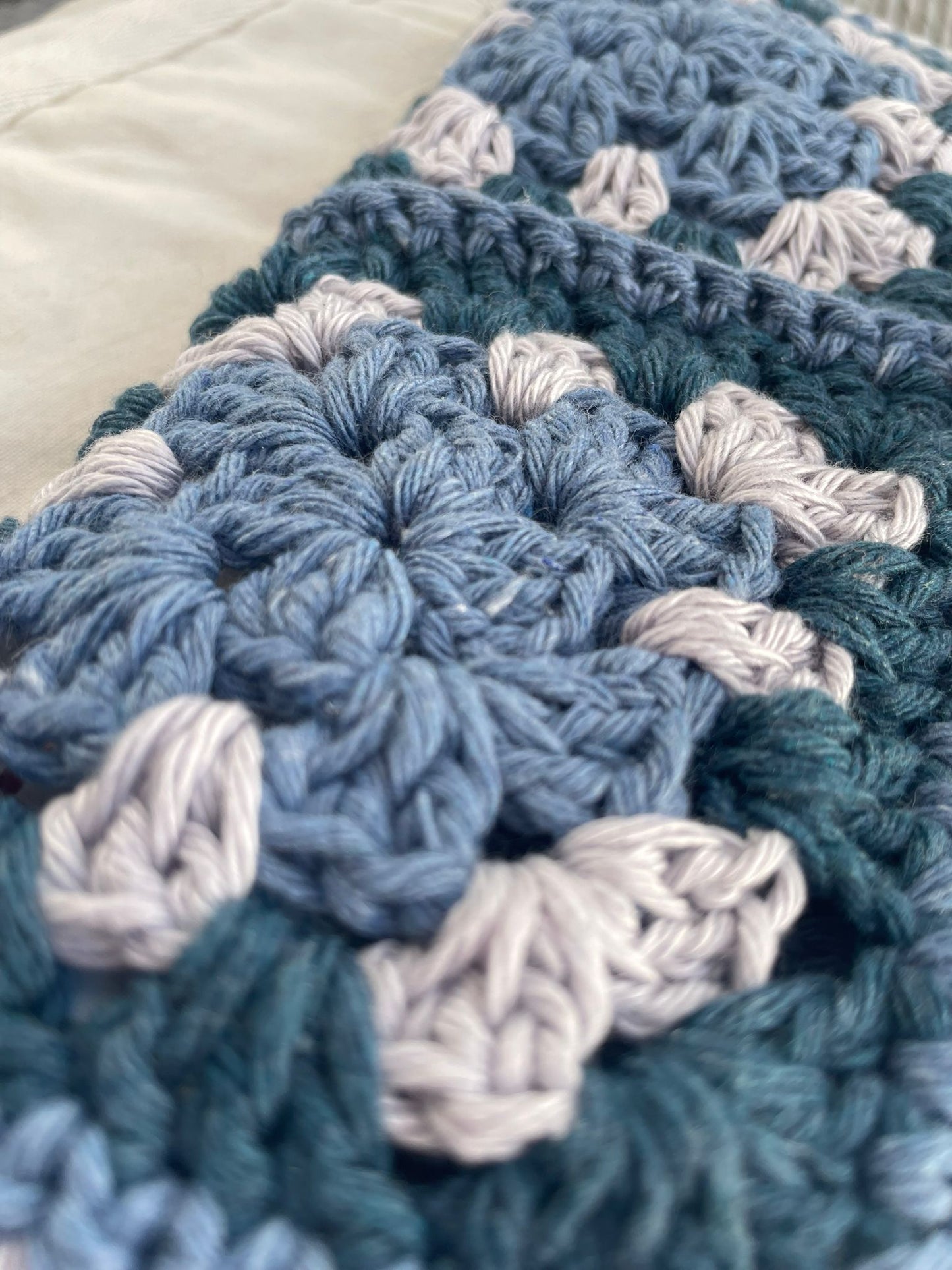 gros plan sur granny bleu et gris