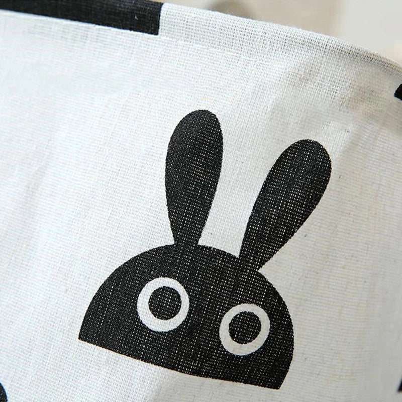détail du motif lapin sur panier de rangement enfant