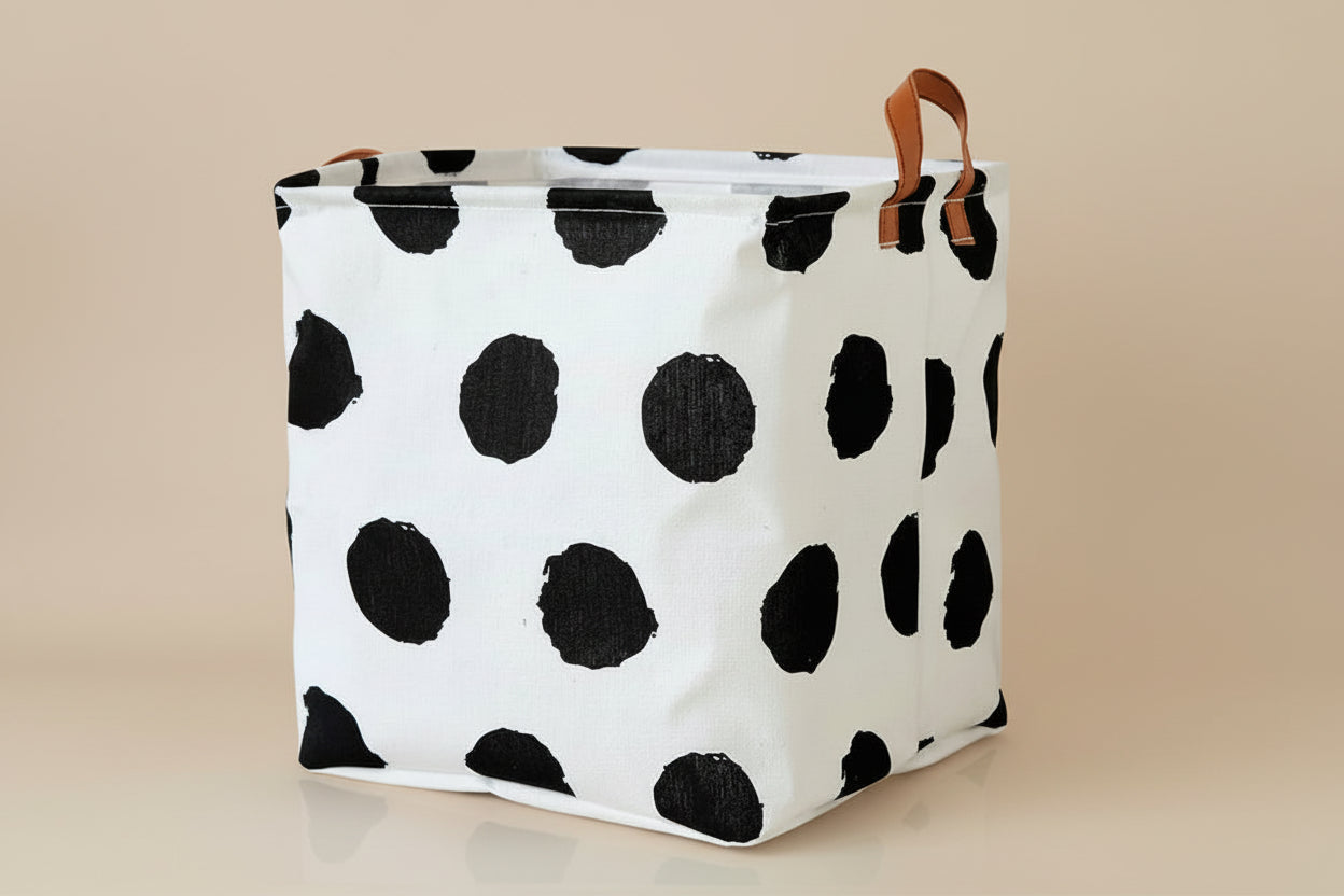 panier en cotin blanc à pois noir
