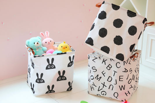 présentation de trois paniers dont un contenant des peluches
