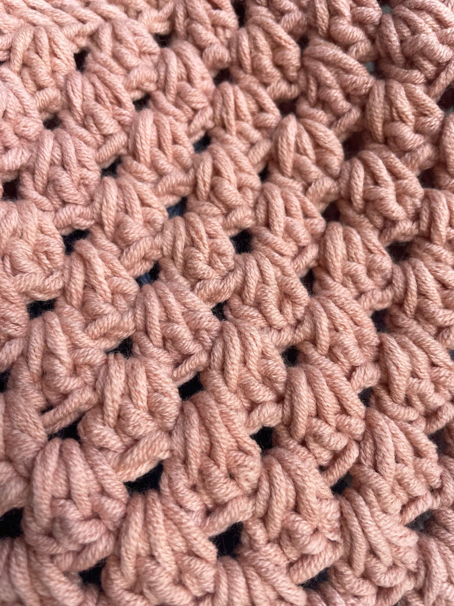 Sac à main bohème chic, au croche avec poignées ovales